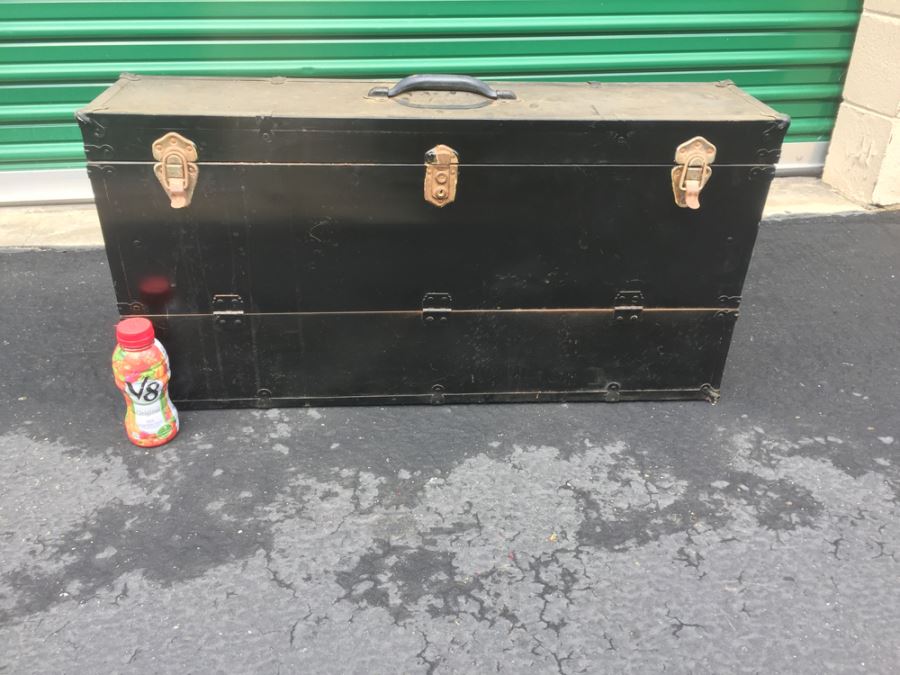 Toolbox For Storing Saws With Two Saws And Large Knife [Photo 5]