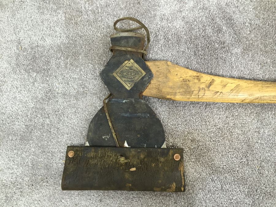 JUST ADDED - Vintage L. & I. J. White Co Axe Buffalo, NY With Protective Leather Blade Cover [Photo 4]