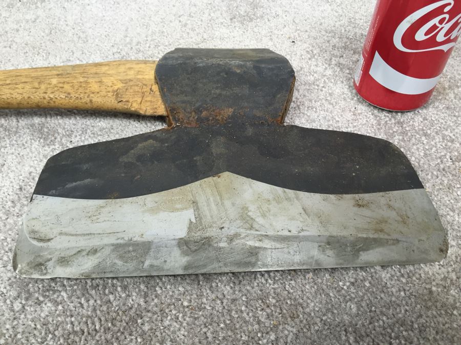 JUST ADDED - Vintage L. & I. J. White Co Axe Buffalo, NY With Protective Leather Blade Cover [Photo 2]