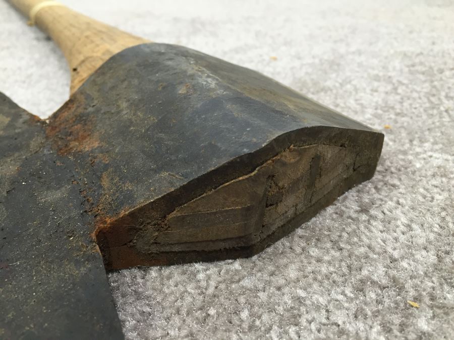 JUST ADDED - Vintage L. & I. J. White Co Axe Buffalo, NY With Protective Leather Blade Cover [Photo 11]