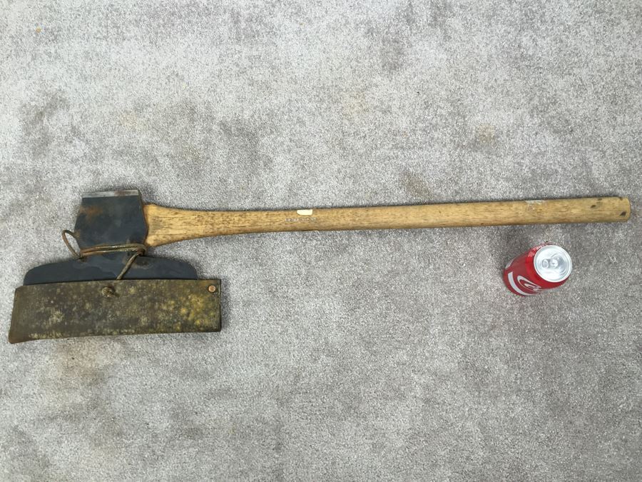 JUST ADDED - Vintage L. & I. J. White Co Axe Buffalo, NY With Protective Leather Blade Cover
