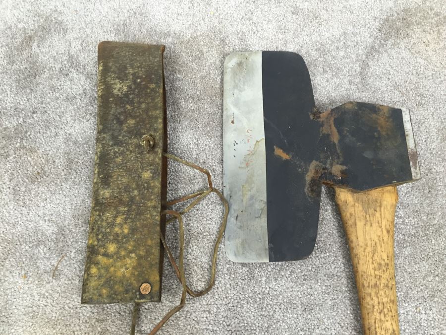 JUST ADDED - Vintage L. & I. J. White Co Axe Buffalo, NY With Protective Leather Blade Cover [Photo 5]