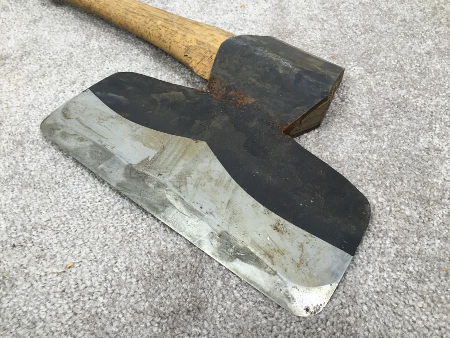 JUST ADDED - Vintage L. & I. J. White Co Axe Buffalo, NY With Protective Leather Blade Cover [Photo 10]