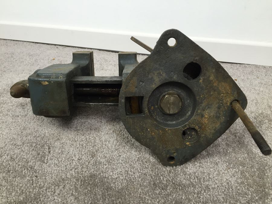 JUST ADDED - Vintage Craftsman Bench Vise [Photo 11]