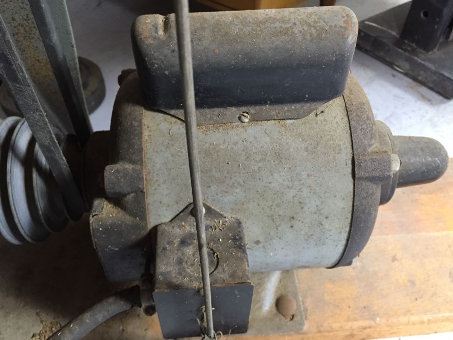 JUST ADDED - Delta Milwaukee Woodworking Lathe Serial No. 34-6393 1945 [Photo 8]