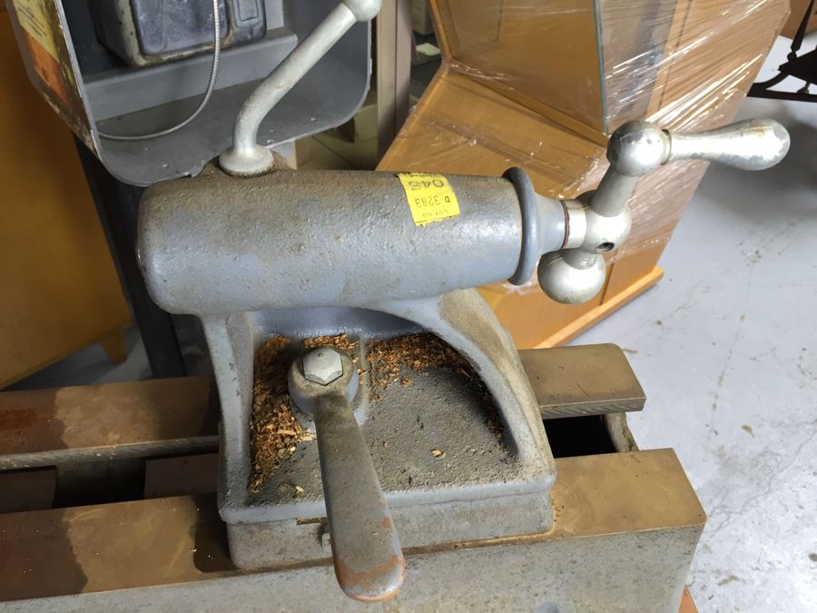 JUST ADDED - Delta Milwaukee Woodworking Lathe Serial No. 34-6393 1945 [Photo 10]