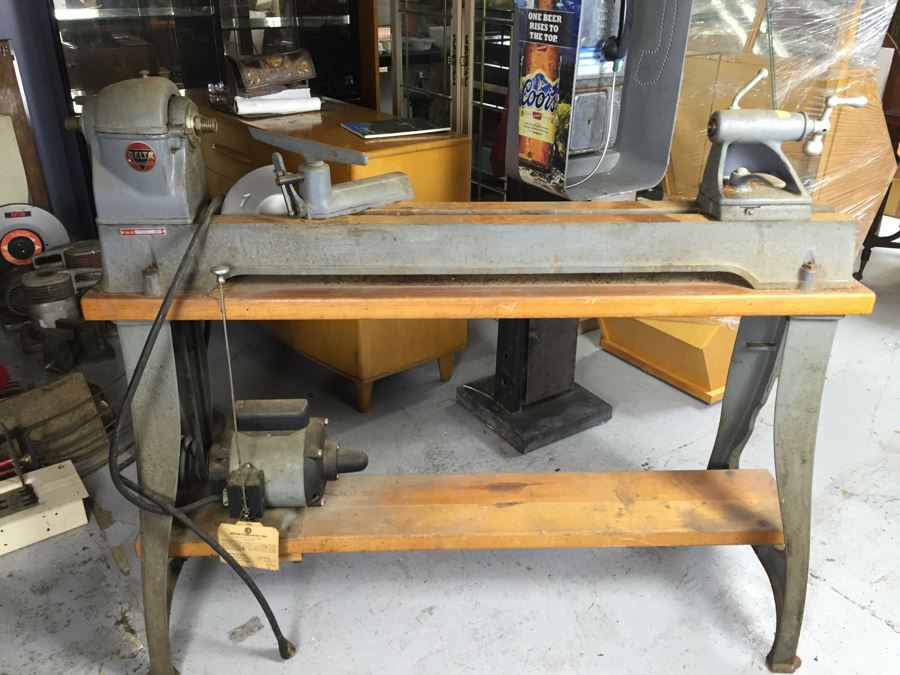JUST ADDED - Delta Milwaukee Woodworking Lathe Serial No. 34-6393 1945 [Photo 4]