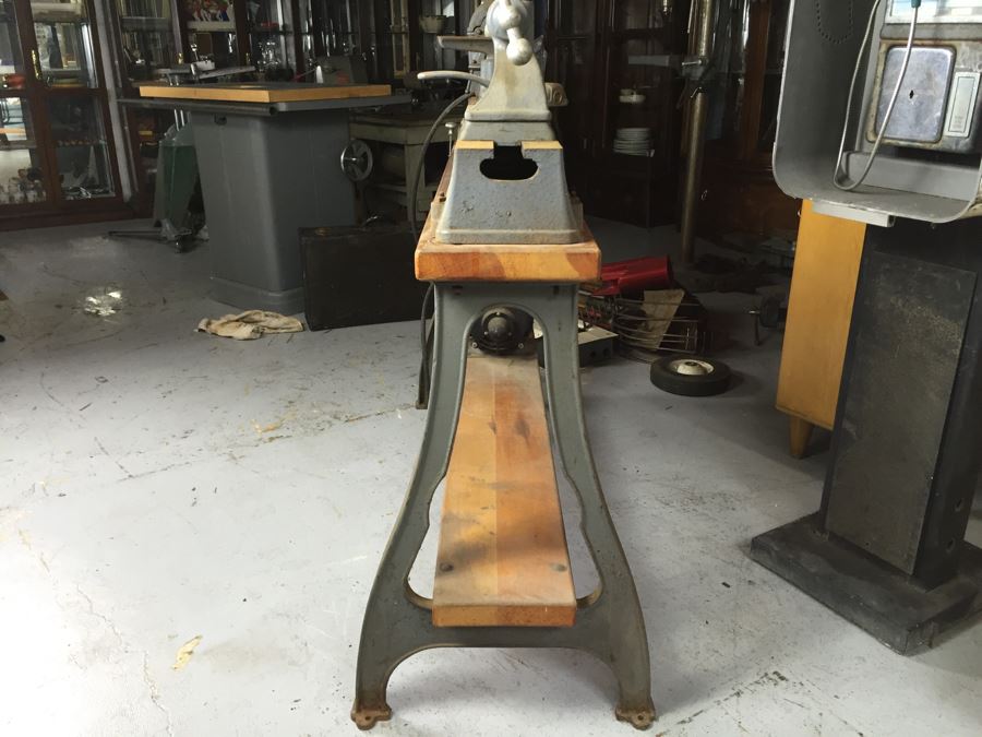 JUST ADDED - Delta Milwaukee Woodworking Lathe Serial No. 34-6393 1945 [Photo 12]