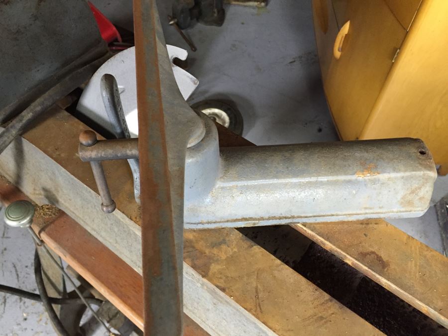 JUST ADDED - Delta Milwaukee Woodworking Lathe Serial No. 34-6393 1945 [Photo 13]