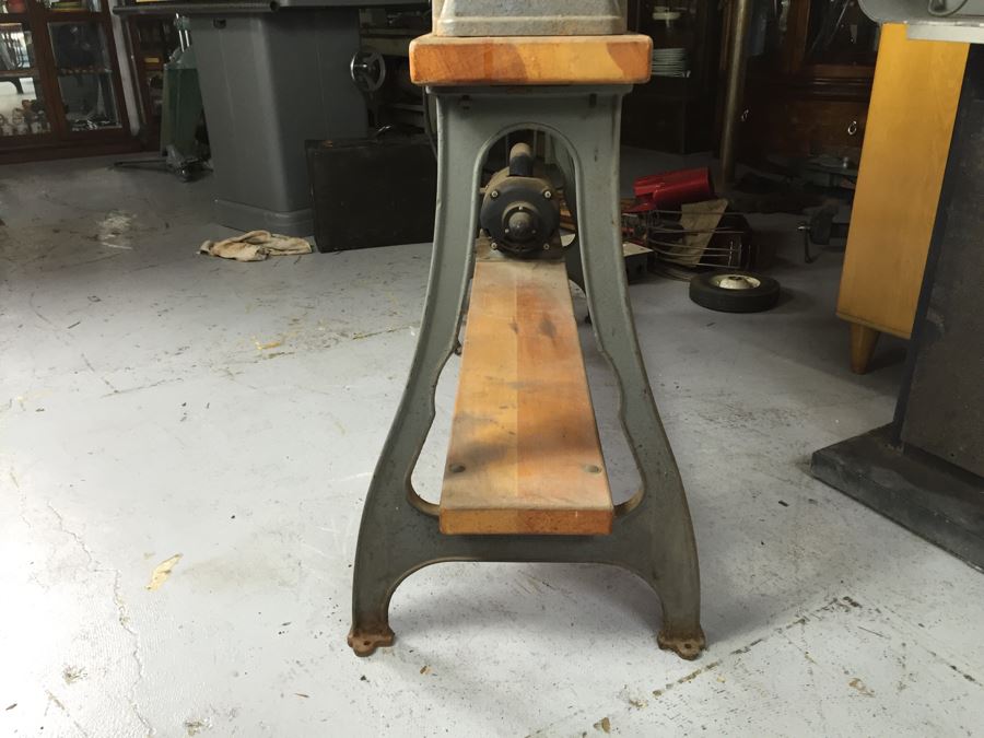 JUST ADDED - Delta Milwaukee Woodworking Lathe Serial No. 34-6393 1945 [Photo 3]