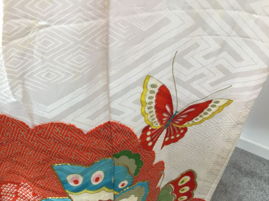 Stunning Japanese Silk Robe Kimono With Butterfly Motif [Photo 15]