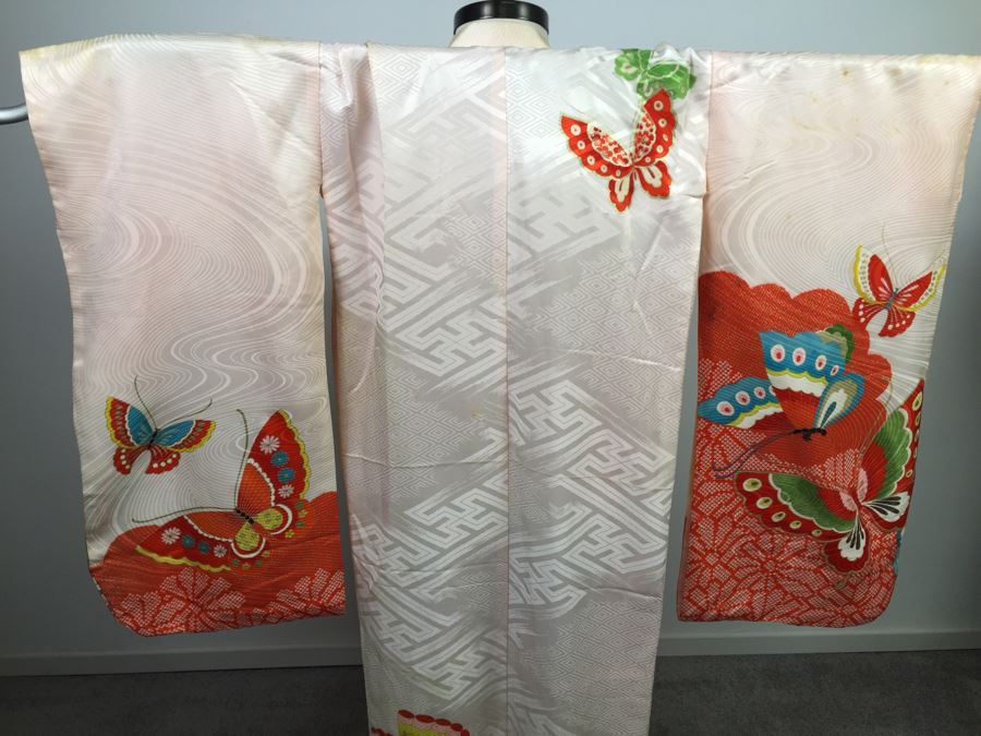 Stunning Japanese Silk Robe Kimono With Butterfly Motif [Photo 18]