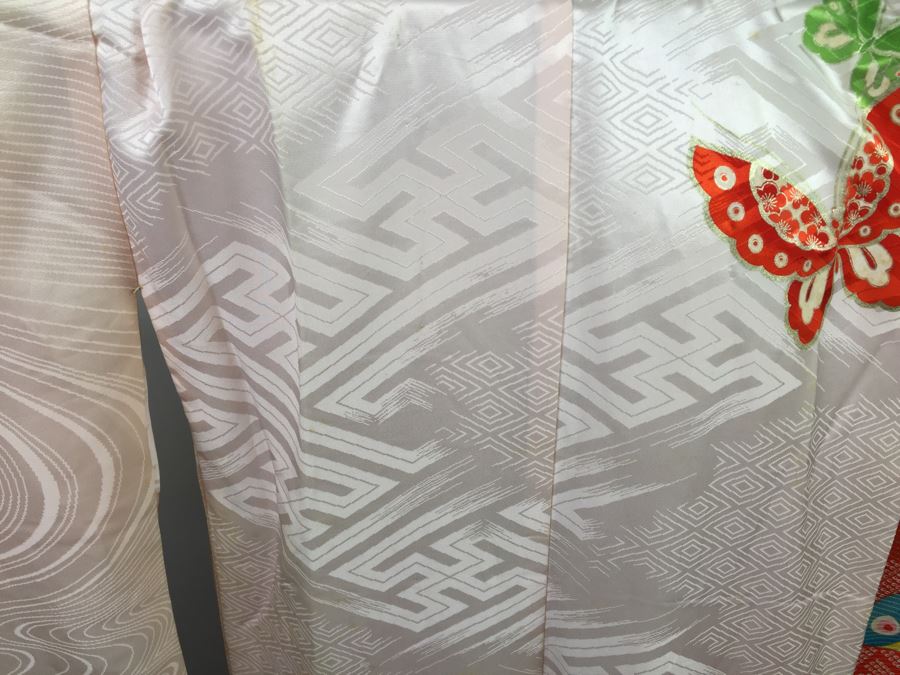 Stunning Japanese Silk Robe Kimono With Butterfly Motif [Photo 25]