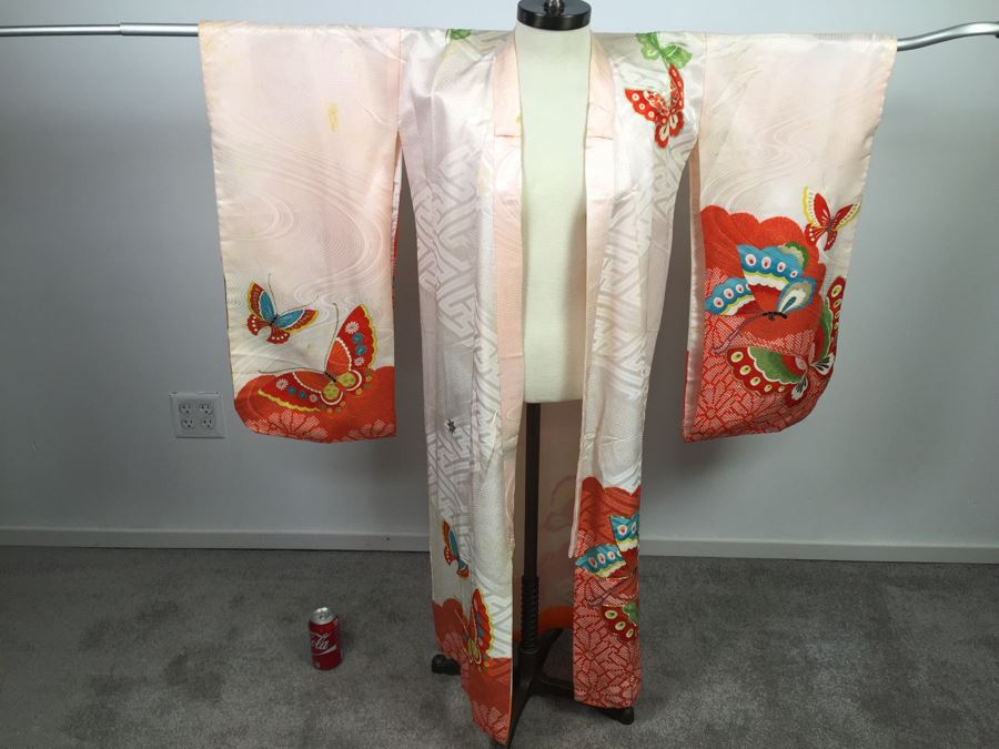 Stunning Japanese Silk Robe Kimono With Butterfly Motif [Photo 4]