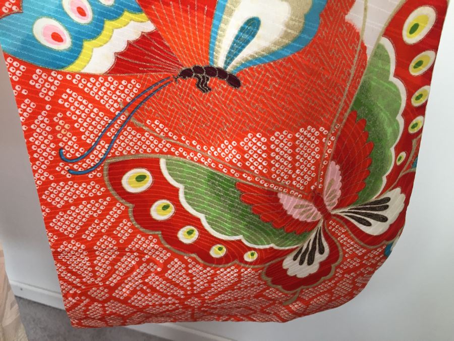 Stunning Japanese Silk Robe Kimono With Butterfly Motif [Photo 13]