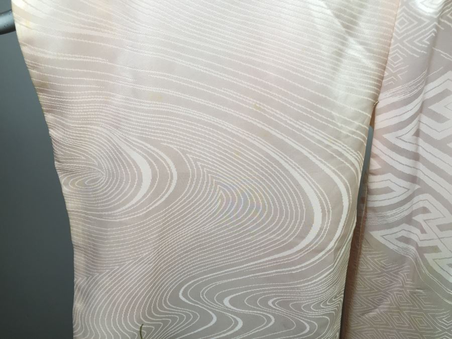 Stunning Japanese Silk Robe Kimono With Butterfly Motif [Photo 24]