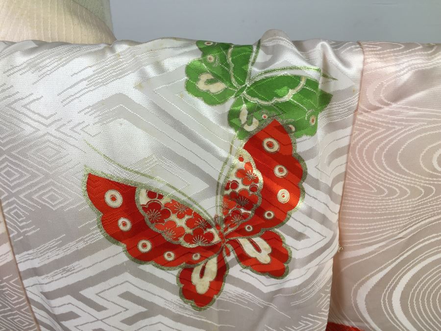 Stunning Japanese Silk Robe Kimono With Butterfly Motif [Photo 20]