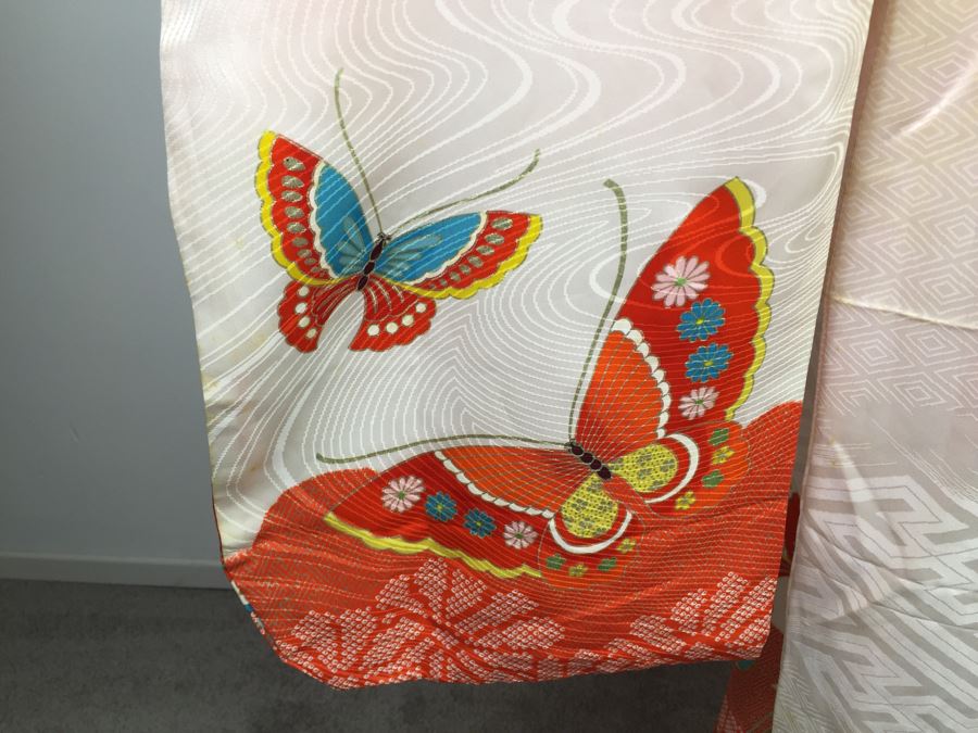 Stunning Japanese Silk Robe Kimono With Butterfly Motif [Photo 23]
