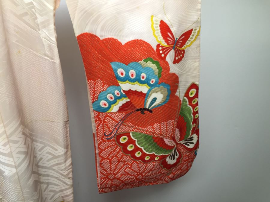 Stunning Japanese Silk Robe Kimono With Butterfly Motif [Photo 11]