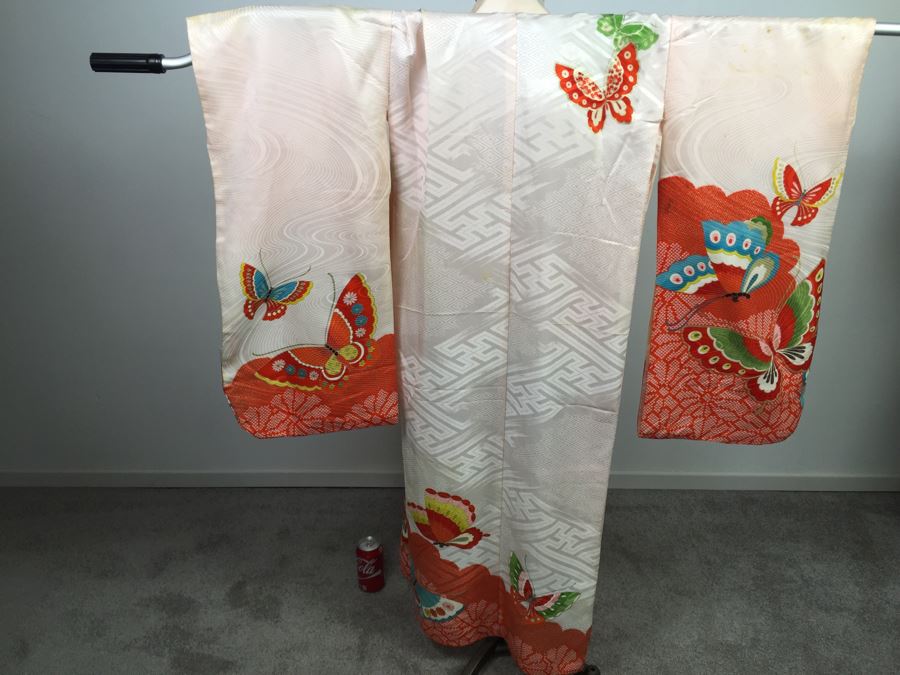 Stunning Japanese Silk Robe Kimono With Butterfly Motif [Photo 3]