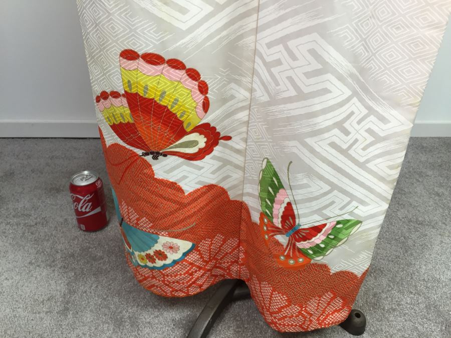 Stunning Japanese Silk Robe Kimono With Butterfly Motif [Photo 19]