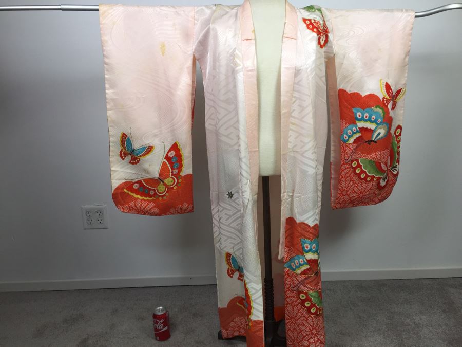 Stunning Japanese Silk Robe Kimono With Butterfly Motif [Photo 16]