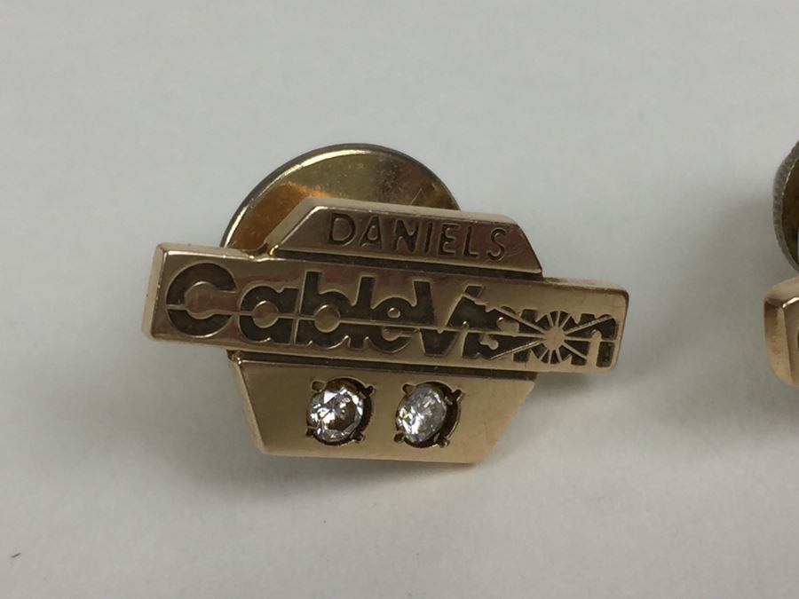 JUST ADDED - Vintage Daniels CableVision Pins 10K Gold 5.6g [Photo 2]