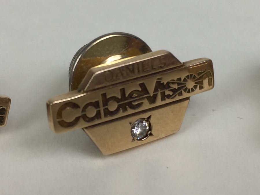 JUST ADDED - Vintage Daniels CableVision Pins 10K Gold 5.6g [Photo 3]