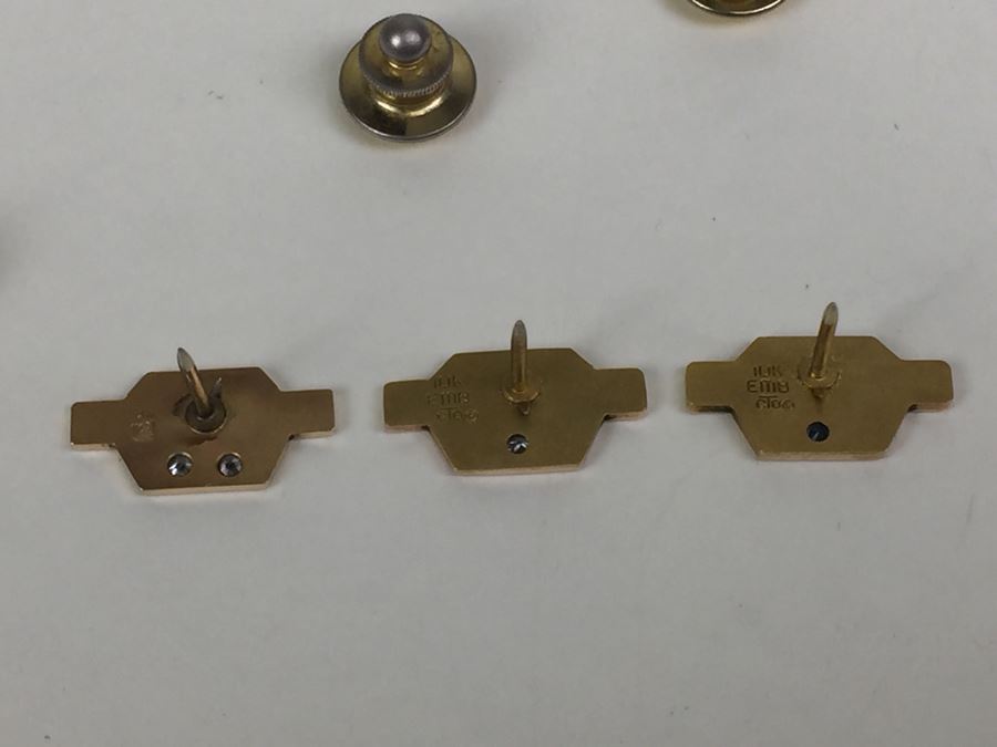 JUST ADDED - Vintage Daniels CableVision Pins 10K Gold 5.6g [Photo 5]