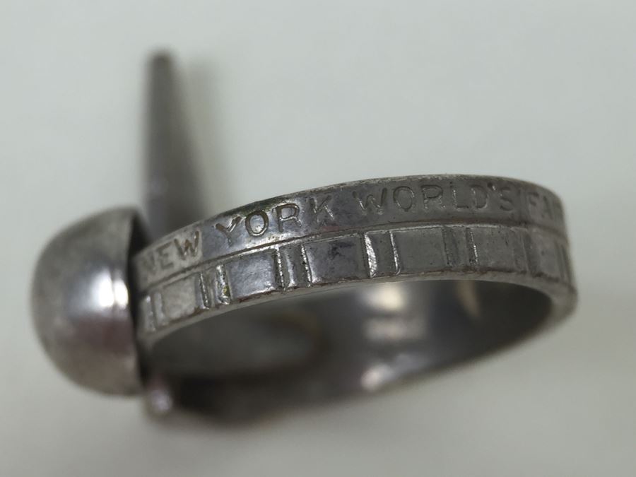 JUST ADDED - Vintage 1939 New York World's Fair Ring [Photo 2]