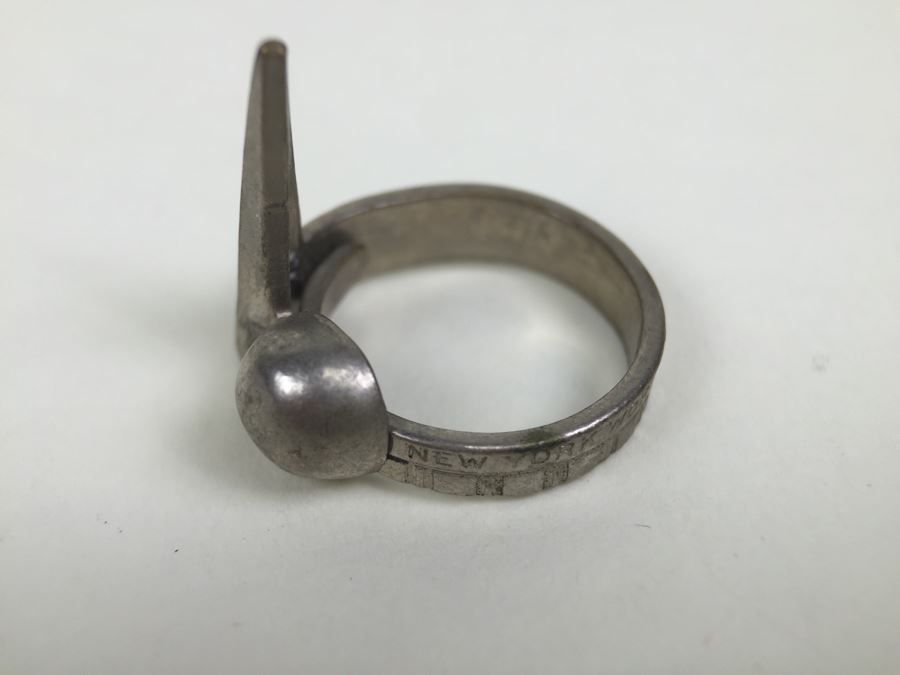 JUST ADDED - Vintage 1939 New York World's Fair Ring [Photo 5]