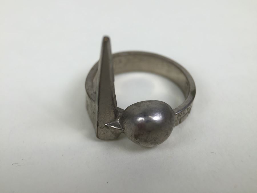 JUST ADDED - Vintage 1939 New York World's Fair Ring [Photo 4]