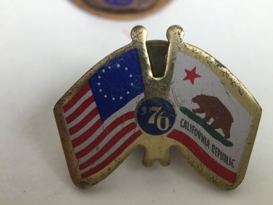 JUST ADDED - Various Pins And Key Chain [Photo 11]