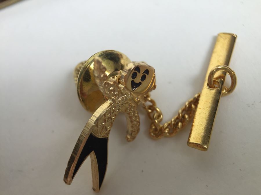 JUST ADDED - Various Pins And Key Chain [Photo 16]