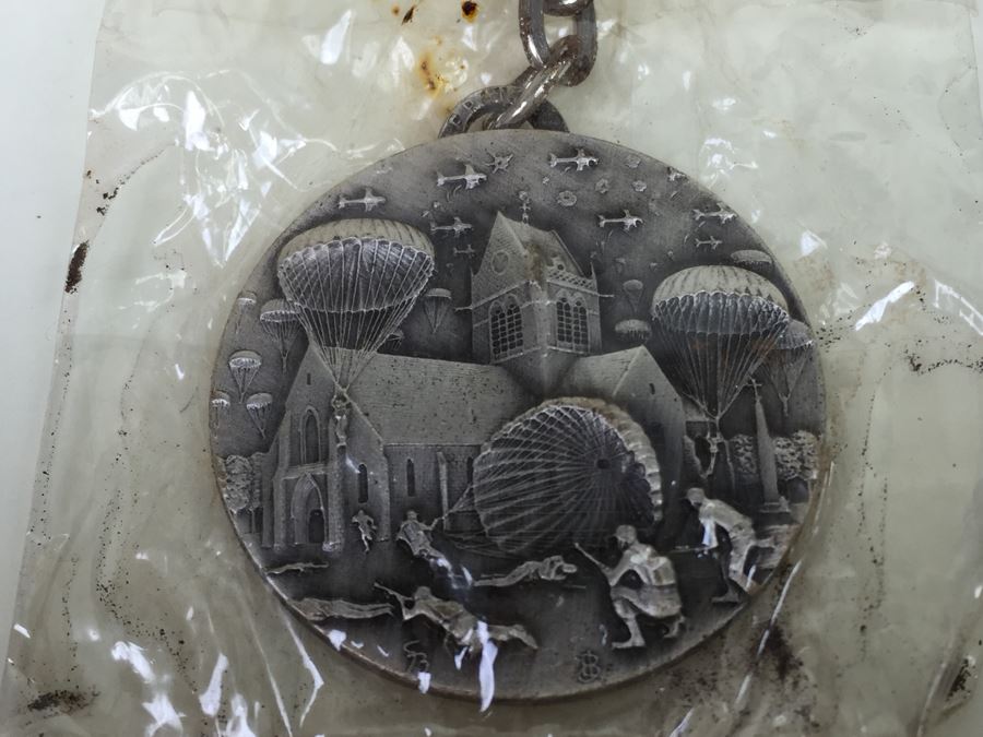 JUST ADDED - Various Pins And Key Chain [Photo 2]