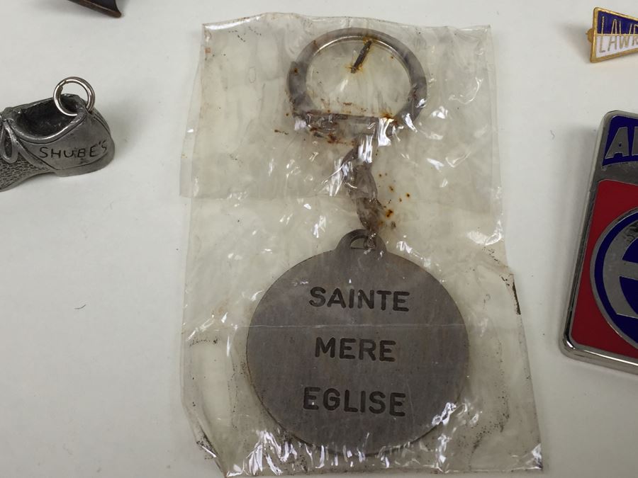 JUST ADDED - Various Pins And Key Chain [Photo 15]