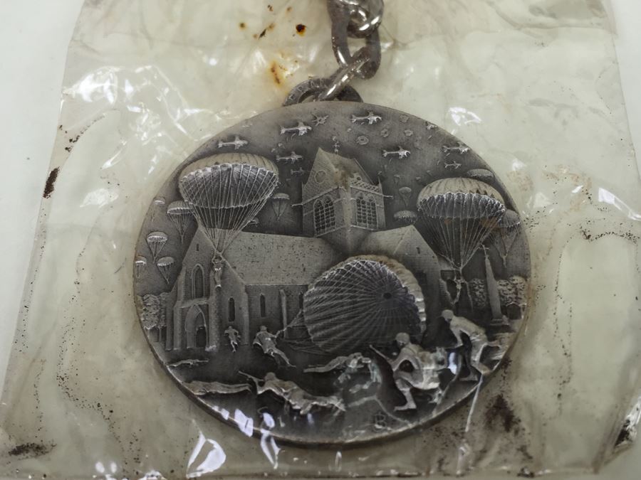 JUST ADDED - Various Pins And Key Chain [Photo 4]