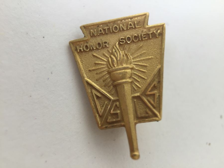 JUST ADDED - Various Pins And Key Chain [Photo 9]