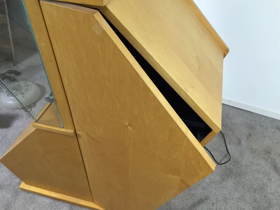 Contemporary Modernist Curio Veneered Cabinet With Interior Lighting [Photo 12]