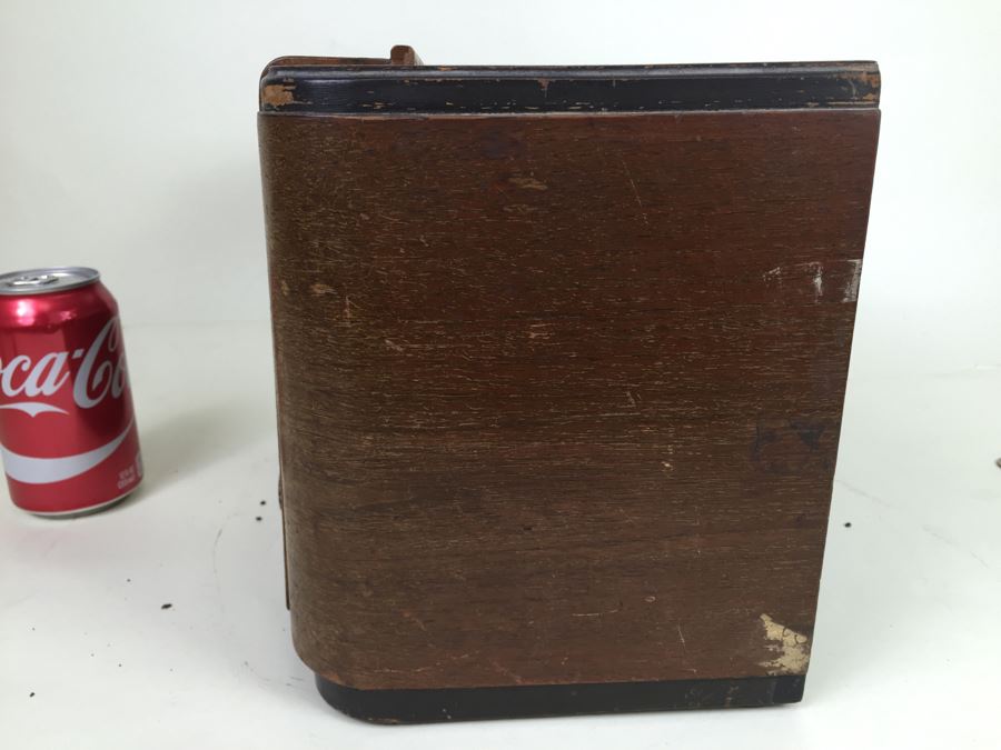 Old General Electric Art Deco Tube Radio - Needs Rewiring And Possible Servicing - Great Decorator Look [Photo 12]