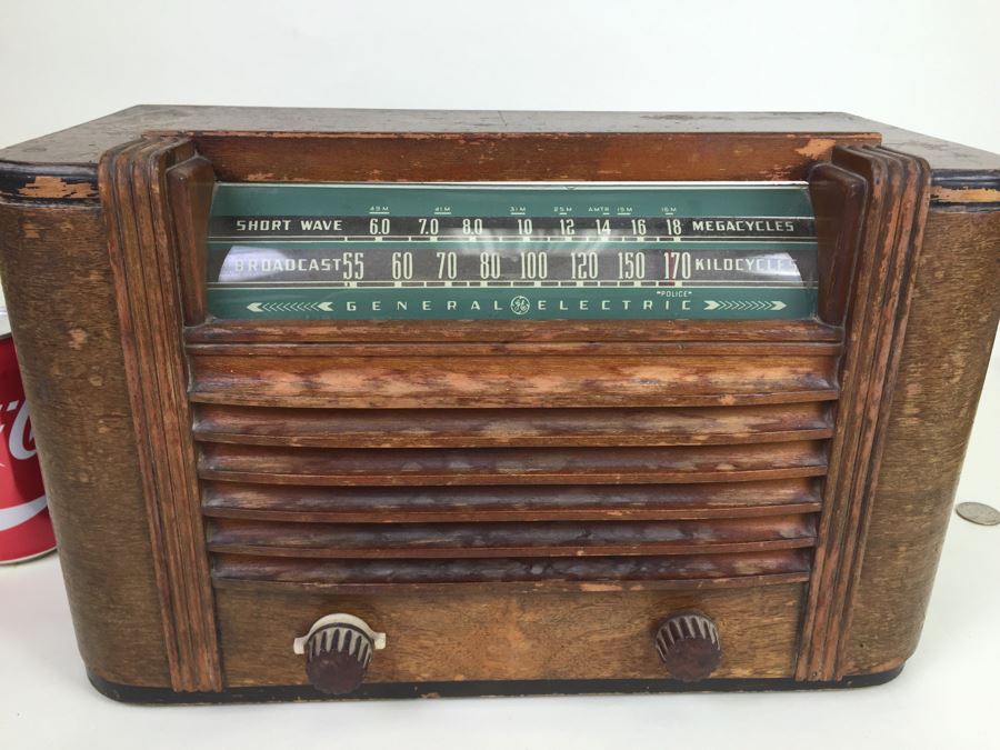 Old General Electric Art Deco Tube Radio - Needs Rewiring And Possible ...