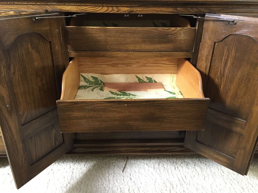 Pennsylvania House Wooden Chest Of Drawers Dresser With 3-Panel Beveled Glass Mirror [Photo 2]