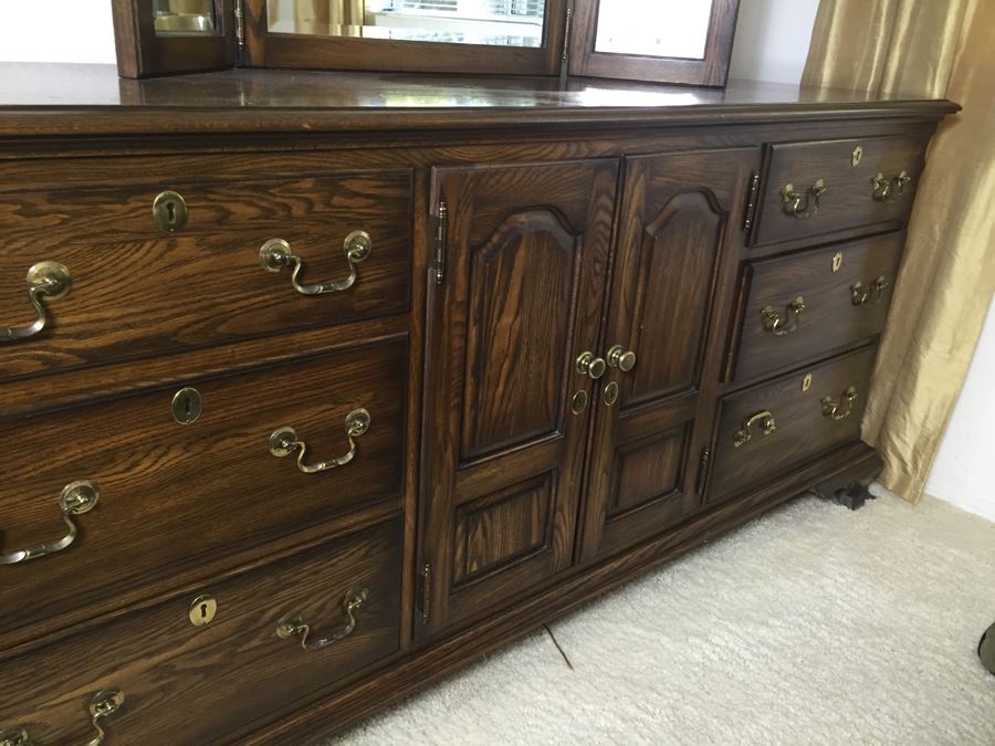 Pennsylvania House Wooden Chest Of Drawers Dresser With 3-Panel Beveled Glass Mirror [Photo 10]