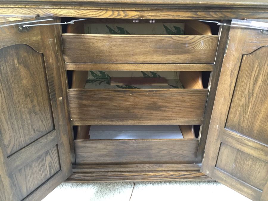 Pennsylvania House Wooden Chest Of Drawers Dresser With 3-Panel Beveled Glass Mirror [Photo 16]