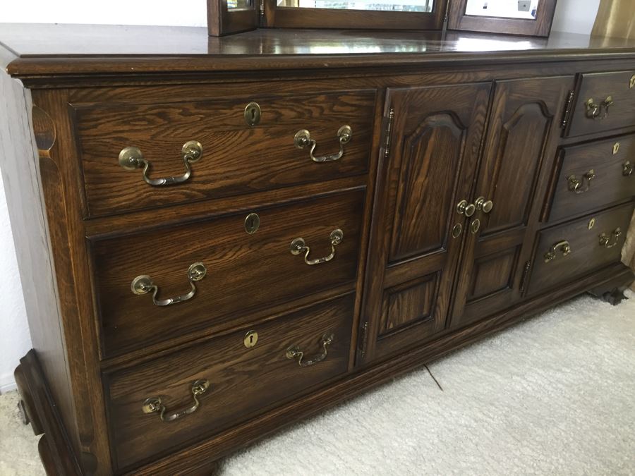 Pennsylvania House Wooden Chest Of Drawers Dresser With 3-Panel Beveled Glass Mirror [Photo 8]