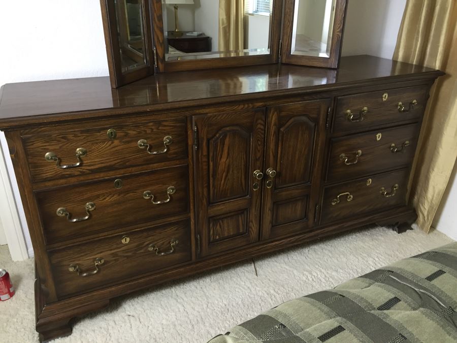 Pennsylvania House Wooden Chest Of Drawers Dresser With 3-Panel Beveled Glass Mirror [Photo 7]