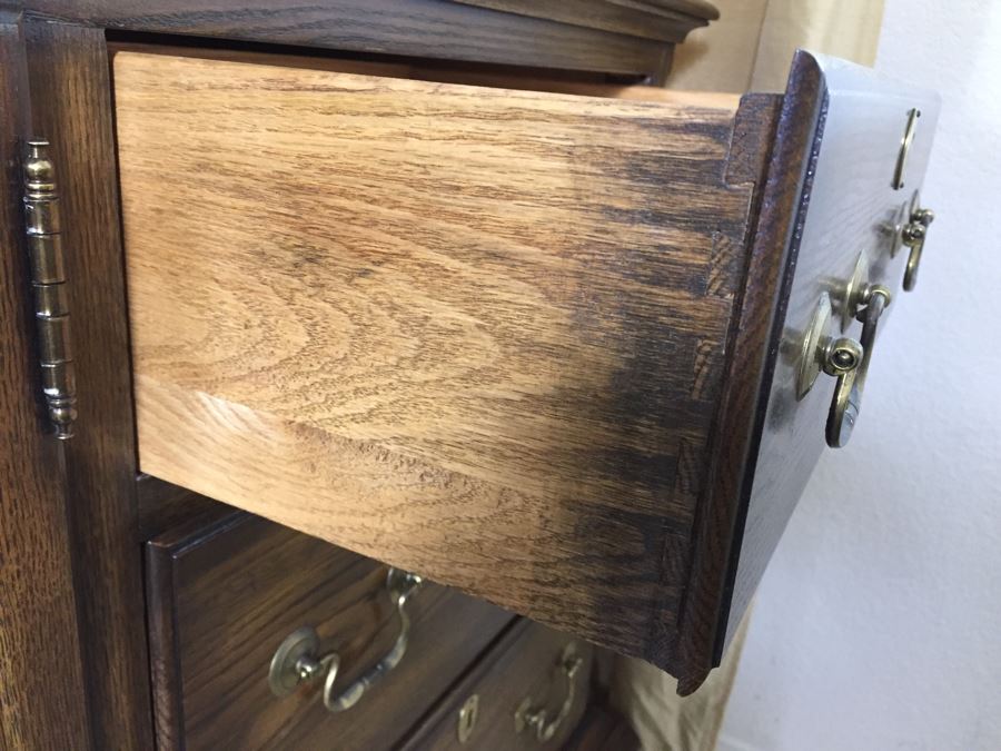 Pennsylvania House Wooden Chest Of Drawers Dresser With 3-Panel Beveled Glass Mirror [Photo 12]