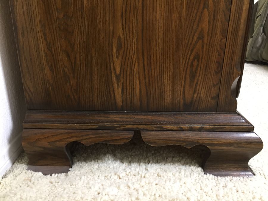 Pennsylvania House Wooden Chest Of Drawers Dresser With 3-Panel Beveled Glass Mirror [Photo 19]