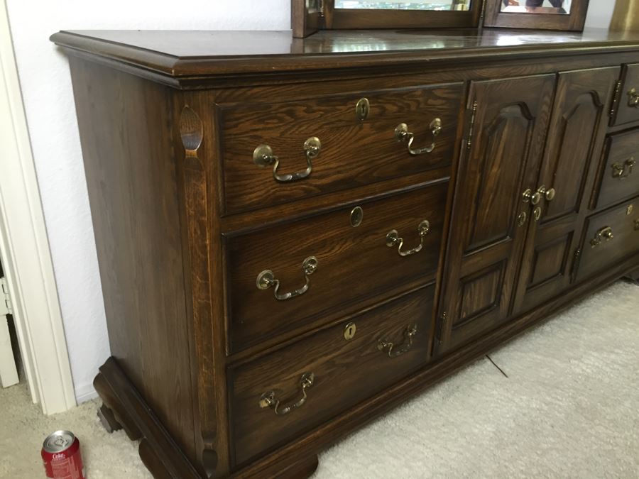 Pennsylvania House Wooden Chest Of Drawers Dresser With 3-Panel Beveled Glass Mirror [Photo 9]
