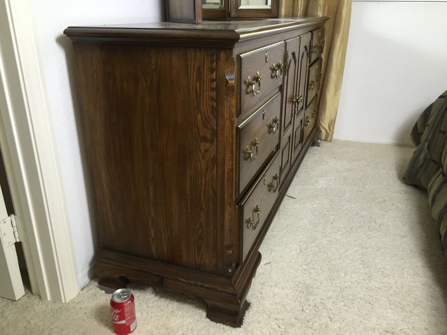 Pennsylvania House Wooden Chest Of Drawers Dresser With 3-Panel Beveled Glass Mirror [Photo 17]